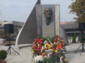 Паметник Захари Стоянов